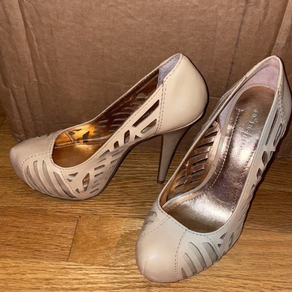 BCBGeneration Elba Cut Out Platform Pumps - Picture 5 of 7